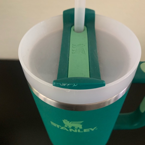 Stanley The Quencher 40 oz H2.0 FlowState Tumbler Alpine Green Hot/Cold w/ Straw - Picture 7 of 13